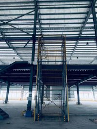 链条导轨式液压升降作业平台