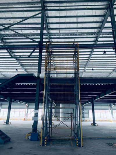 链条导轨式液压升降作业平台